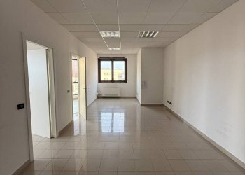 Foto 16 - Locale Commerciale Porto Mantovano - foto 16