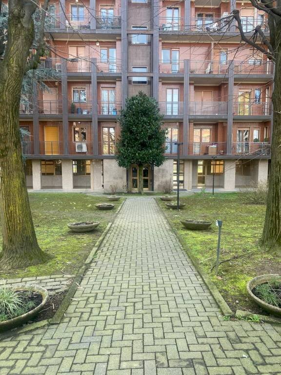Cortile interno - Trilocale corso Gaetano Salvemini, 41, Torino (zona Mirafiori Nord) - foto 2