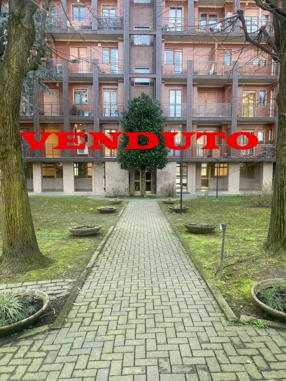 Cortile interno - Trilocale corso Gaetano Salvemini, 41, Torino (zona Mirafiori Nord) - foto 1
