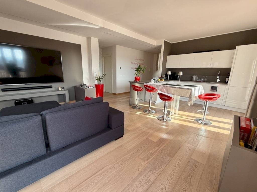 Salone - Trilocale via Alfonso Ogliaro, 78, Biella - foto 1