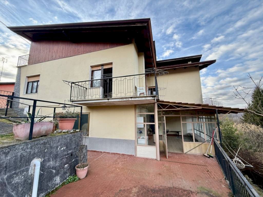 Facciata - Villa via Tenente Umberto Florio, 4, Bioglio - foto 2