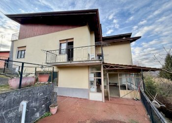 Facciata - Villa via Tenente Umberto Florio, 4, Bioglio - foto 2