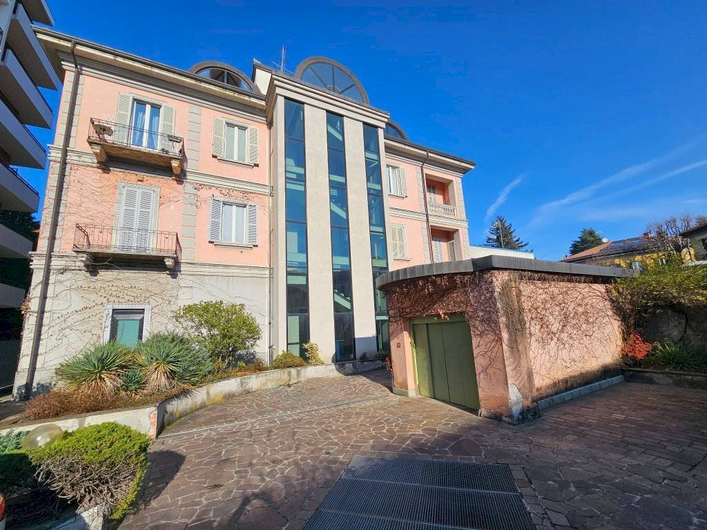 Facciata - Negozio via Giuseppe Grandi, 12, Varese - foto 1