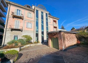 Facciata - Negozio via Giuseppe Grandi, 12, Varese - foto 23