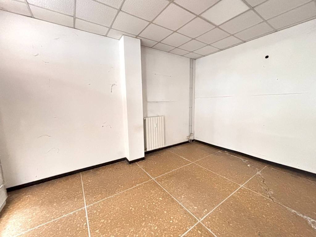 Interno non residenziale - Negozio via Luigi Gherzi, 24, Genova (zona Molassana) - foto 1