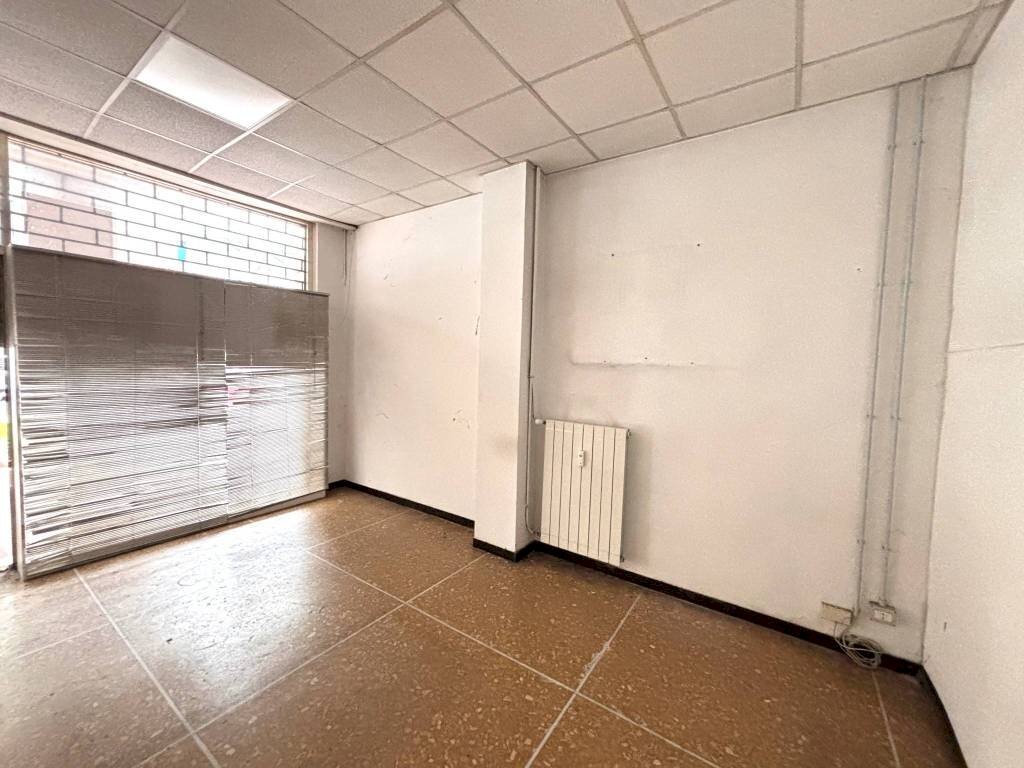 Interno non residenziale - Negozio via Luigi Gherzi, 24, Genova (zona Molassana) - foto 2