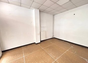 Interno non residenziale - Negozio via Luigi Gherzi, 24, Genova (zona Molassana) - foto 1