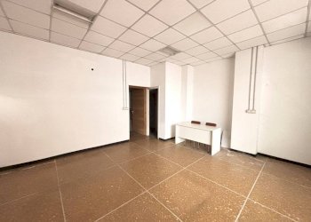 Interno non residenziale - Negozio via Luigi Gherzi, 24, Genova (zona Molassana) - foto 3