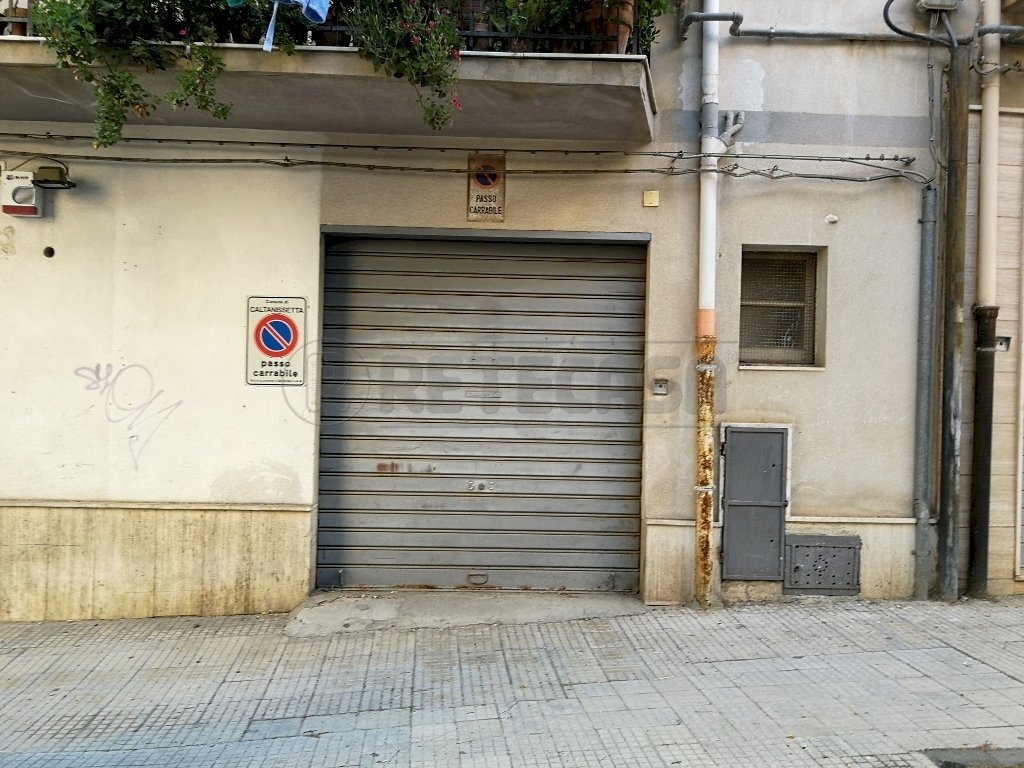 IMG_20190719_185541_resized_20190719_065746708 (10 - Magazzino via Niscemi 117, Caltanissetta - foto 1