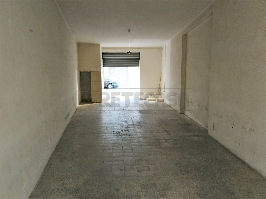 IMG_20190719_185401_resized_20190719_065747646 (10 - Magazzino via Niscemi 117, Caltanissetta - foto 2