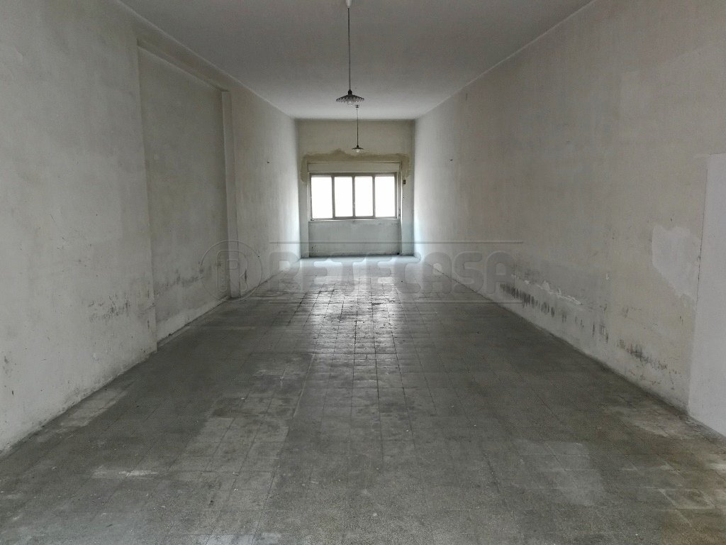 IMG_20190719_185418_resized_20190719_065748958 (10 - Magazzino via Niscemi 117, Caltanissetta - foto 3