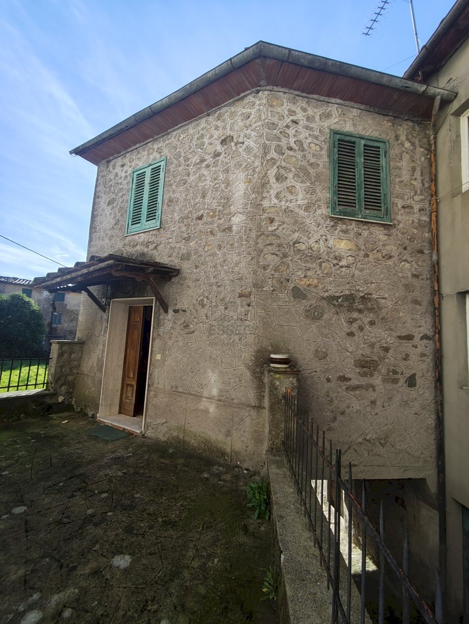 CASA DI PAESE DA RISTRUTTURARE IA04193 (2).jpg - Terratetto - Terracielo Località Grabbia 1, Lucca - foto 2