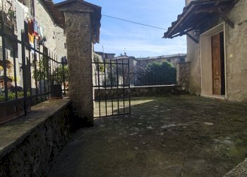 CASA DI PAESE DA RISTRUTTURARE IA04193 (3).jpg - Terratetto - Terracielo Località Grabbia 1, Lucca - foto 3