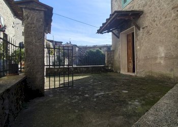 CASA DI PAESE DA RISTRUTTURARE IA04193 (4).jpg - Terratetto - Terracielo Località Grabbia 1, Lucca - foto 4