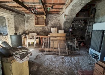 CASA DI PAESE DA RISTRUTTURARE IA04193 (17).jpg - Terratetto - Terracielo Località Grabbia 1, Lucca - foto 11