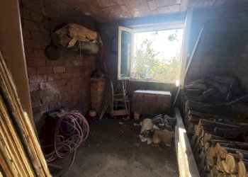 CASA DI PAESE DA RISTRUTTURARE IA04193 (18).jpg - Terratetto - Terracielo Località Grabbia 1, Lucca - foto 12