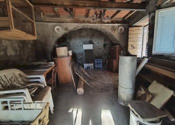 CASA DI PAESE DA RISTRUTTURARE IA04193 (19).jpg - Terratetto - Terracielo Località Grabbia 1, Lucca - foto 13