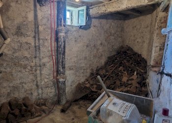 CASA DI PAESE DA RISTRUTTURARE IA04193 (20).jpg - Terratetto - Terracielo Località Grabbia 1, Lucca - foto 14