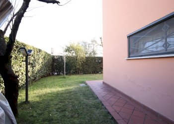 villetta d\'angolo in ottime condizioni42.JPG - Villa a Schiera Via dei Malfatti 20, Lucca - foto 3
