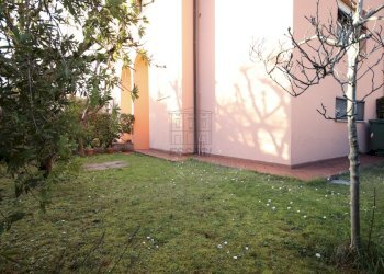 villetta d\'angolo in ottime condizioni44.JPG - Villa a Schiera Via dei Malfatti 20, Lucca - foto 4