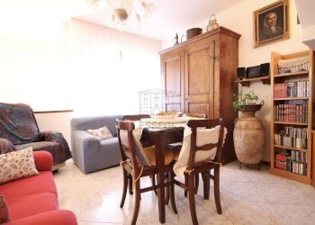 villetta d\'angolo in ottime condizioni24.JPG - Villa a Schiera Via dei Malfatti 20, Lucca - foto 10