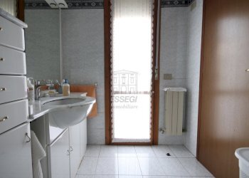 villetta d\'angolo in ottime condizioni12.JPG - Villa a Schiera Via dei Malfatti 20, Lucca - foto 15