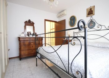 villetta d\'angolo in ottime condizioni22.JPG - Villa a Schiera Via dei Malfatti 20, Lucca - foto 21