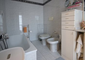 villetta d\'angolo in ottime condizioni8.JPG - Villa a Schiera Via dei Malfatti 20, Lucca - foto 24