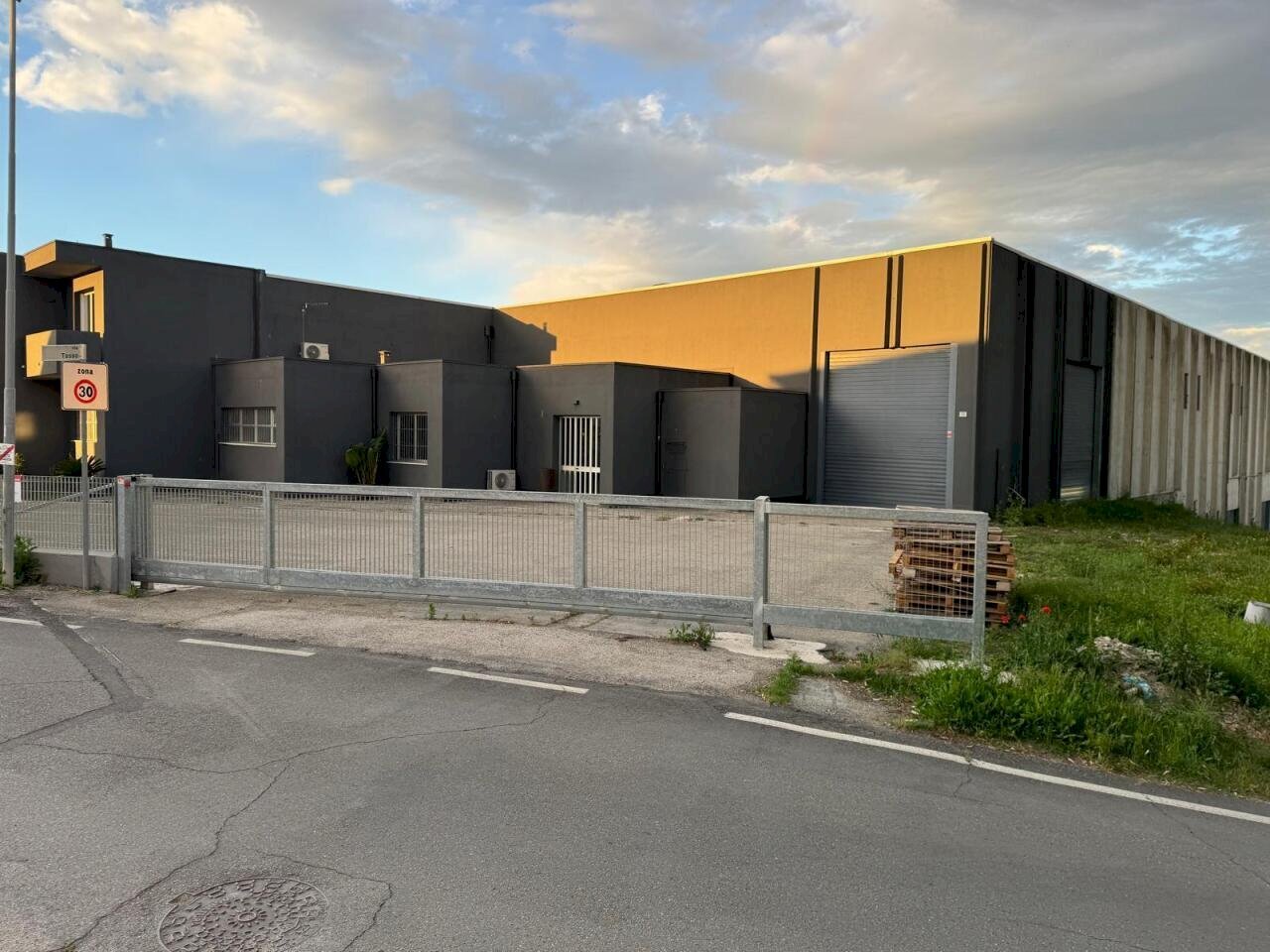 a7bcc071-cf3d-4338-877d-6f6fd0f1c994.jpg - Non Alimentare Via Torquato Tasso 9, Coriano - foto 3