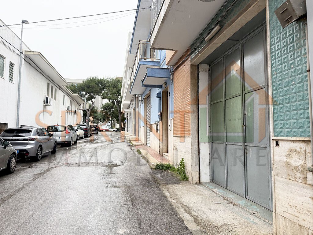 IMG_1119.jpg - Magazzino Via Pio XII, Monopoli - foto 1