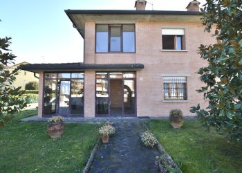 facciata - Casa indipendente Via XXV Aprile 30, San Pietro in Casale - foto 1