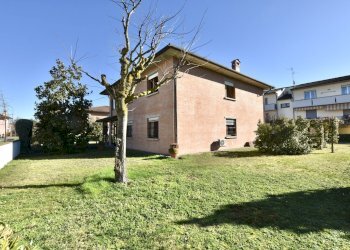 giardino - Casa indipendente Via XXV Aprile 30, San Pietro in Casale - foto 5