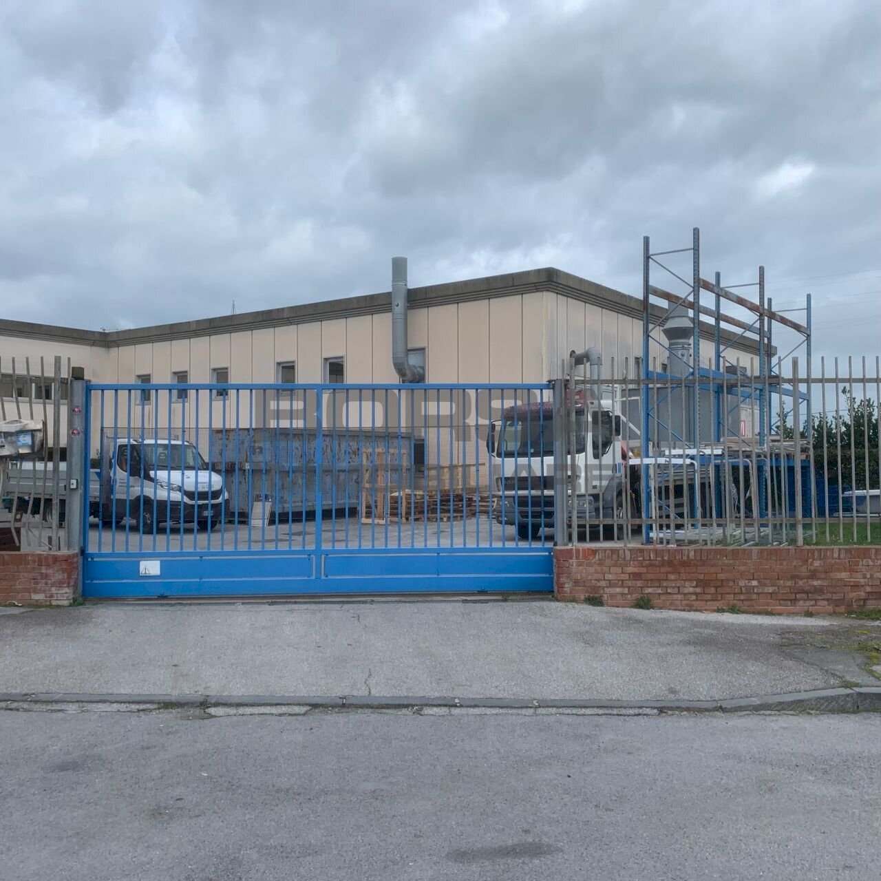 WhatsApp Image 2026-02-23 at 10.14.04.jpeg - Commercial Premises Via Dell'artigianato 300, Livorno - photo 1