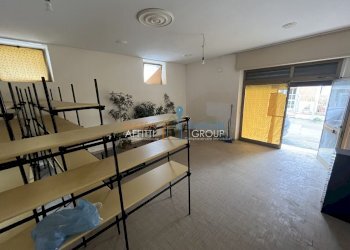 IMG_6038 2.JPG - Commercial Premises Via Amatore Sciesa 5, Massa - photo 1