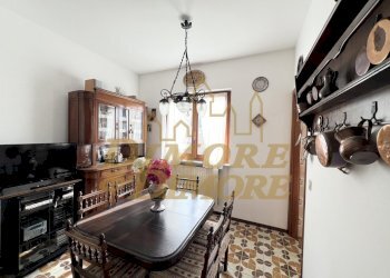 Zona pranzo - Villa Via Gualtiero Berti 3, Maccagno con Pino e Veddasca - foto 7