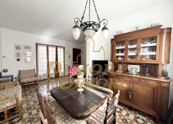 Zona pranzo - Villa Via Gualtiero Berti 3, Maccagno con Pino e Veddasca - foto 8