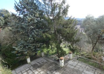 VISTA SU TERRAZZA.JPG - Casa indipendente Genova (zona Staglieno) - foto 22