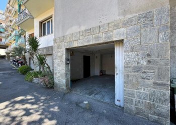 WhatsApp Image 2026-03-13 at 19.34.24 (1).jpeg - Capannone Via Lamarmora 92, Sanremo - foto 1