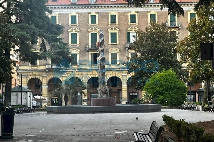 a6e2e26f6531a4885790aef7cf4f1029_L.jpg - Appartamento Piazza Benedetto Brin 5, La Spezia - foto 1