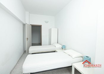 4.2 camera1.jpg - Appartamento VIA ALFREDO D'ANDRADE, Genova (zona Sestri Ponente) - foto 13