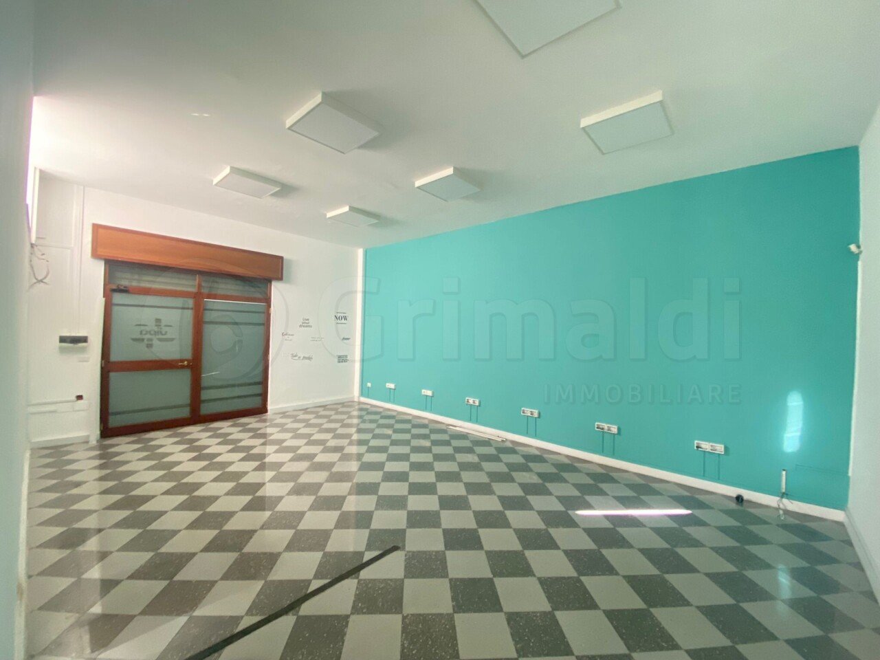 03.JPG - Commercial Premises Giugliano in Campania - photo 3