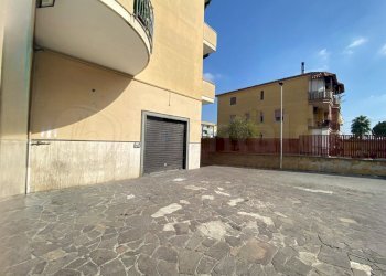01.JPG - Locale Commerciale Giugliano in Campania - foto 1