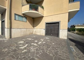 02.JPG - Locale Commerciale Giugliano in Campania - foto 2