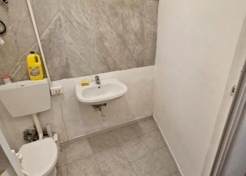 SGABUZZINO E BAGNO (2).jpg - Locale Commerciale Via Giovanni Tommaso Invrea 46, Genova (zona Foce) - foto 9