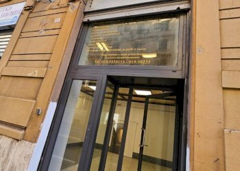 VETRINA.jpg - Locale Commerciale Via Giovanni Tommaso Invrea 46, Genova (zona Foce) - foto 14