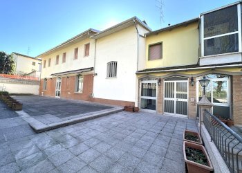 Facciata - Albergo - Struttura ricettiva via Montanara, 414 A, Imola - foto 2
