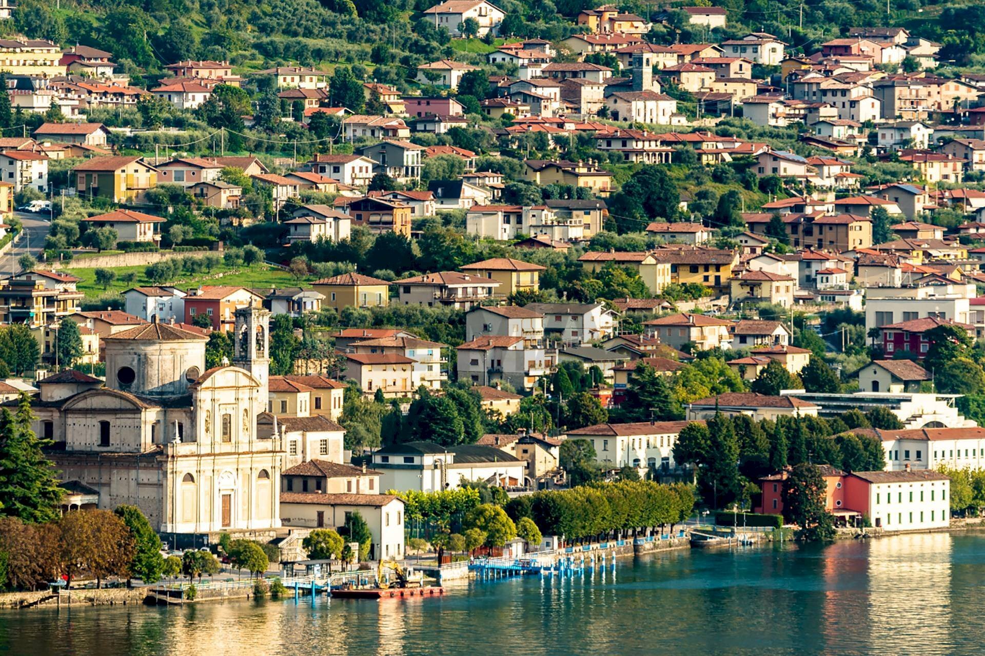 Attic Via Vittorio Veneto, 48/50
Sale Marasino, Sale Marasino - photo 3