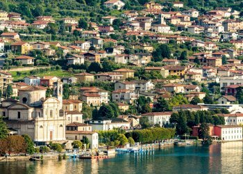 Attic Via Vittorio Veneto, 48/50 
 Sale Marasino, Sale Marasino - photo 3