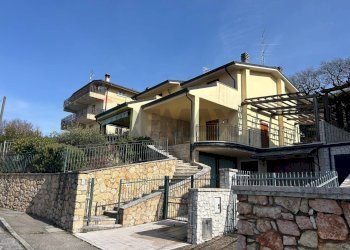 Casa all\'aperto - Casa semi indipendente Contrada Laguna
 
16, San Zeno di Montagna - foto 2