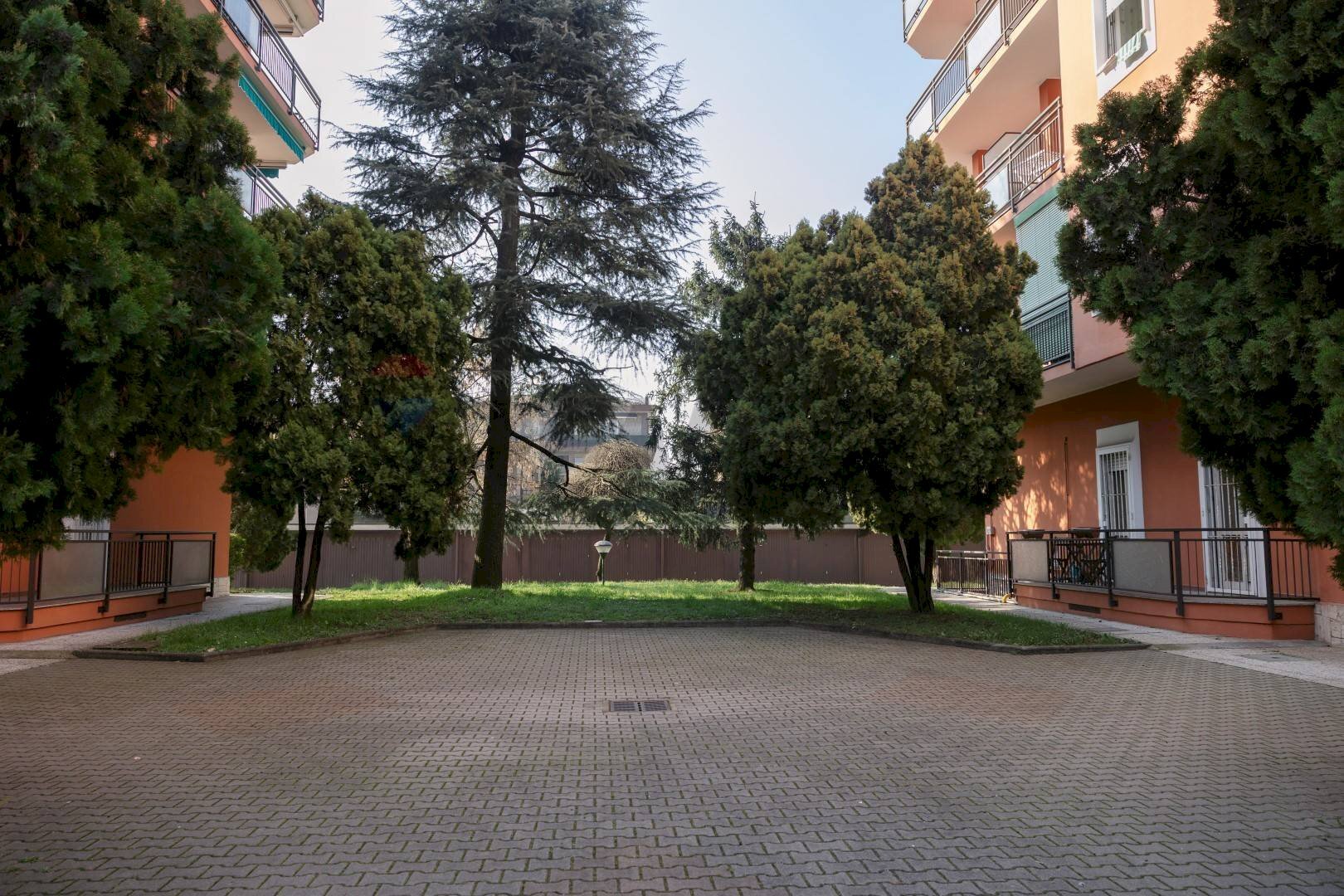 Edificio all\'aperto - Trilocale VIA PASUBIO
 
39, Cesano Boscone - foto 1